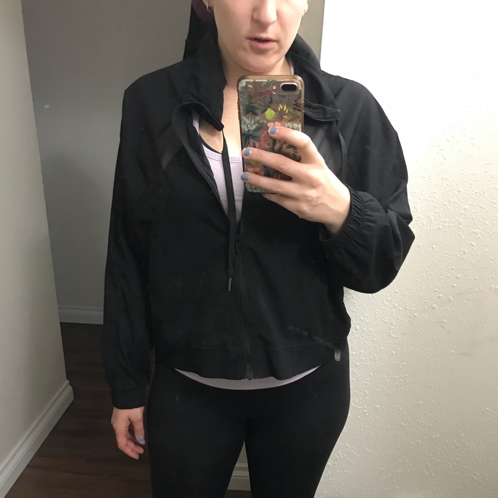 Lululemon size 10 in depth jacket